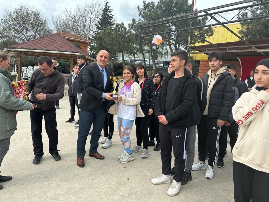 Dereceye giren sporcular ödüllendirildi