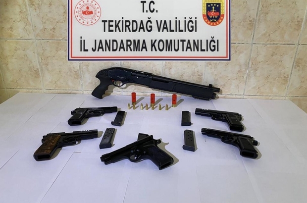 Ruhsatsız tüfeklere el konuldu
