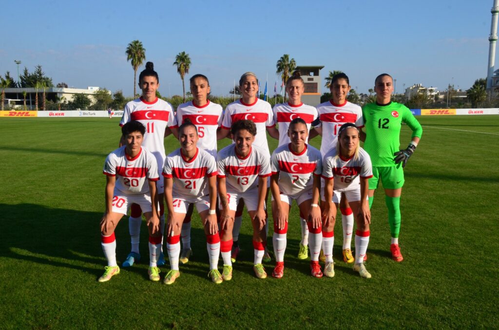 A Milli Kadın Futbol Takımı’ndan depremzedelere destek