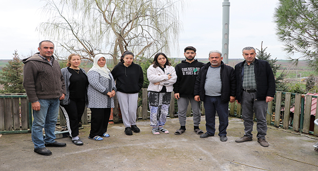 Köylüler depremzede iki aileye kapılarını açtı