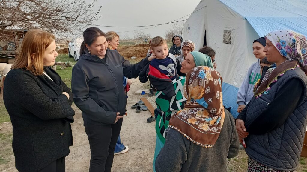 “Depremin yaralarını birlikte sarıyoruz”