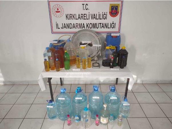 Kaçak içki ve silah ele geçirildi
