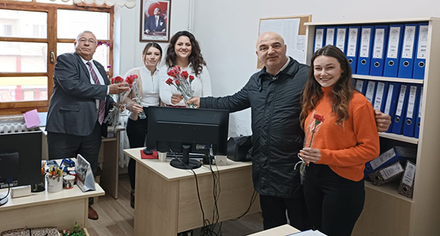 Saray’da kadınlara anlamlı kutlama