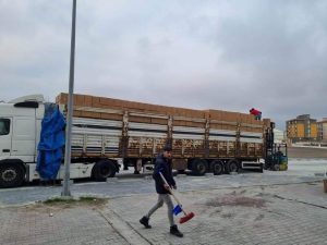 Depremzedelere Ramazan kolisi hazırlandı