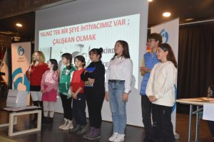 Çocukların seçim heyecanı