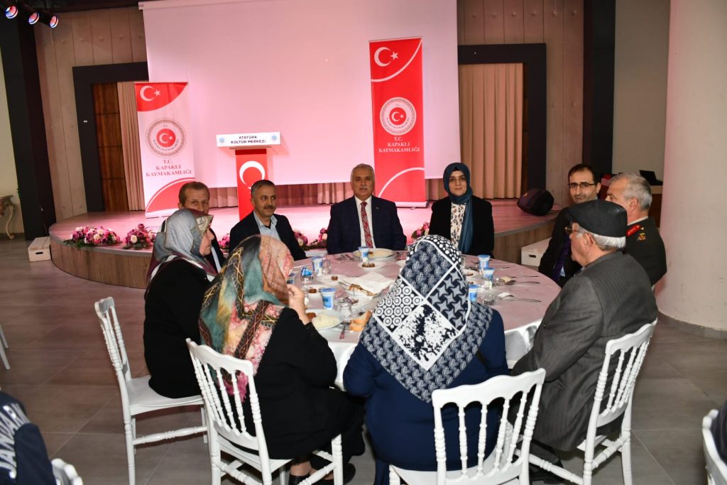 Vali Yıldırım iftar programına katıldı