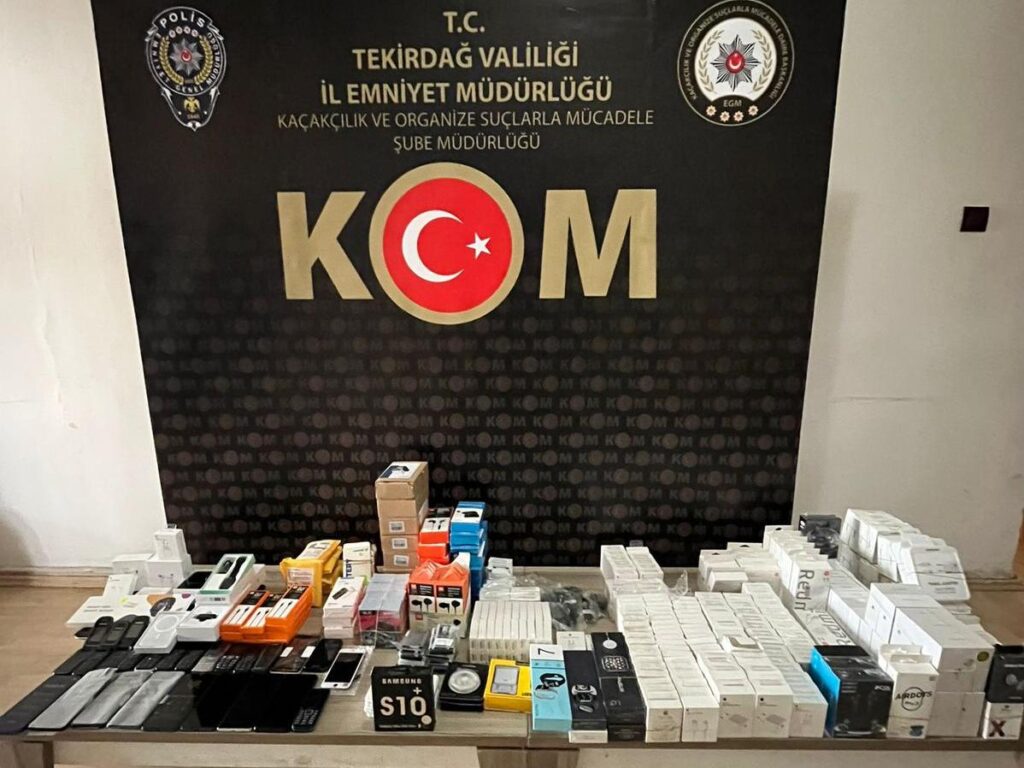 Kaçak cep telefonları ele geçirildi