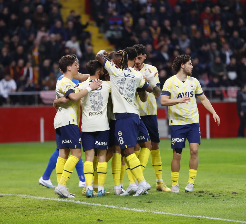 Fenerbahçe Sevilla ile kritik maça çıkıyor