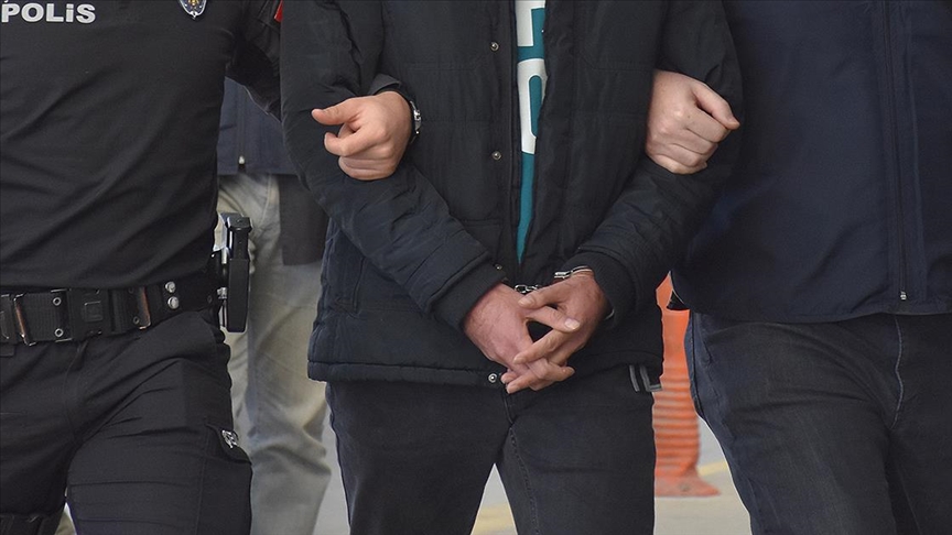 Rüşvet iddiasıyla mahkemeye çıkartıldılar