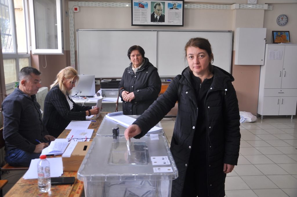 Çifte vatandaşlar sandık başına gitti