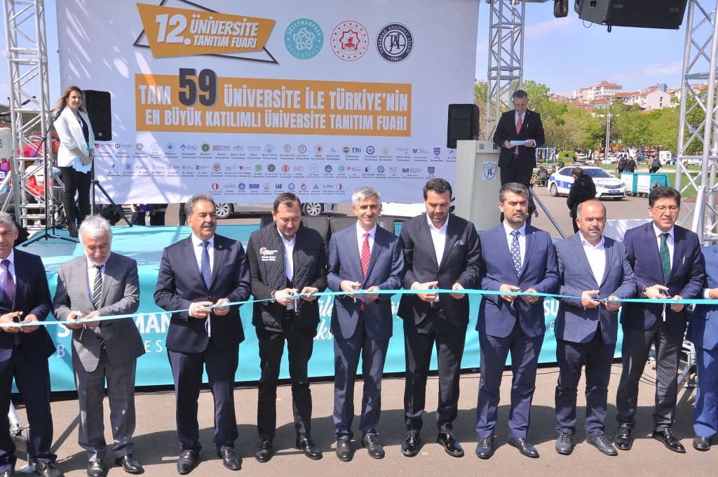 FUARA SİYASET KARIŞTI