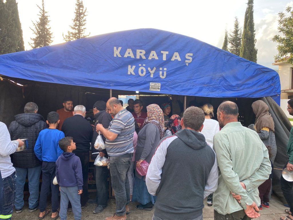 Gönüllüler aşevi kurdu