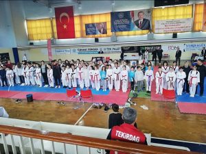 Taekwondo’da küçükler yarıştı