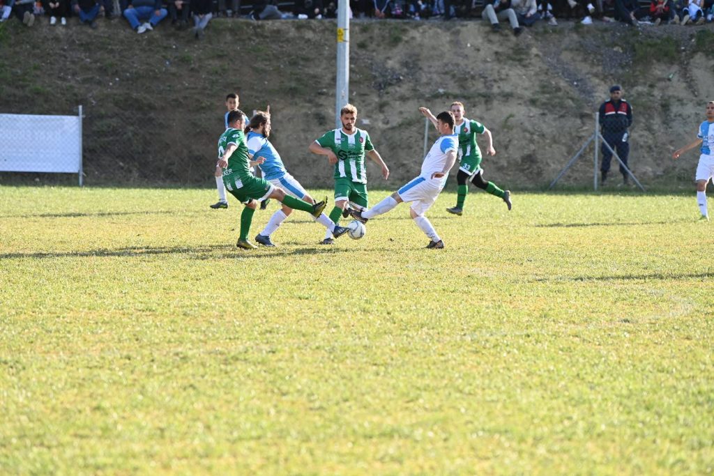 Bıyıkalispor şampiyonluğa yakın