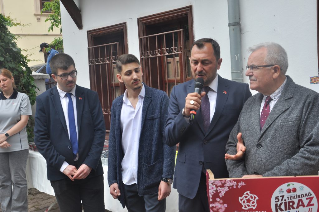 Üç Kemaller Sergisi açıldı