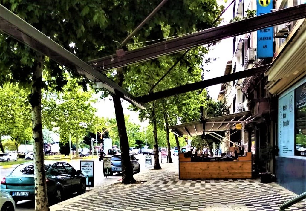Kaldırım işgali yeniden başladı
