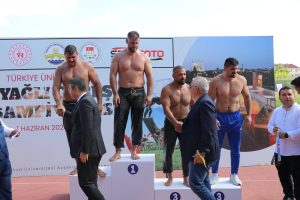 Başpehlivanlığı Nedim Gürel kazandı