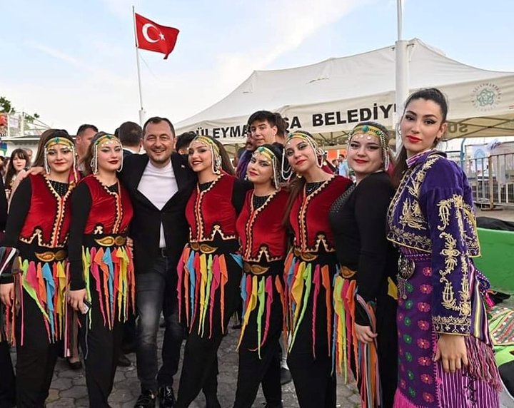 FESTİVALE RENK KATAN GÖSTERİ