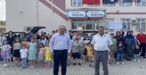 150 çocuğa bayram harçlığı dağıttı