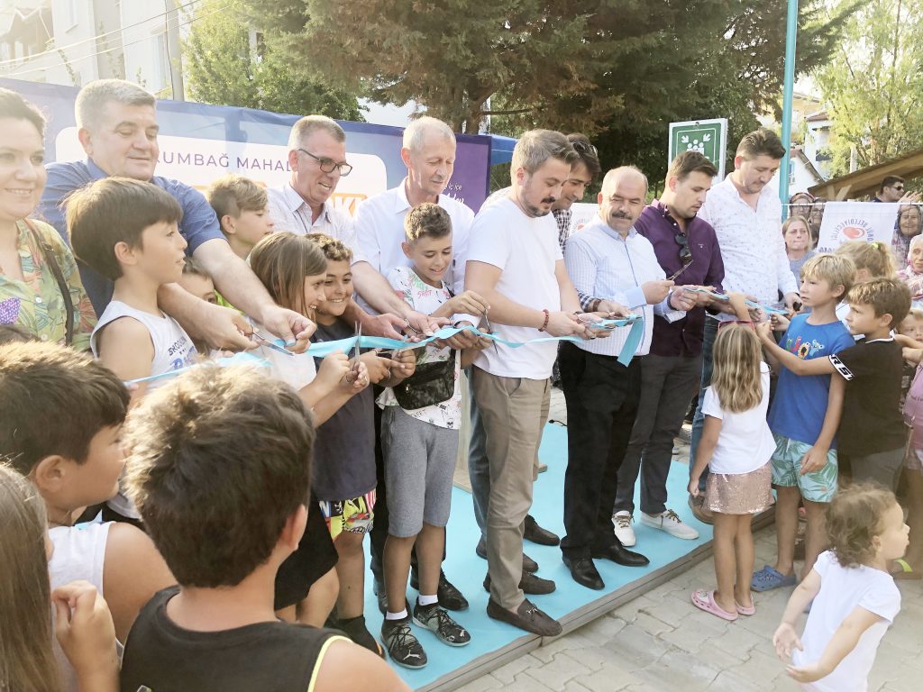 Yıllar önce yaptığı parkı yeniden açtı