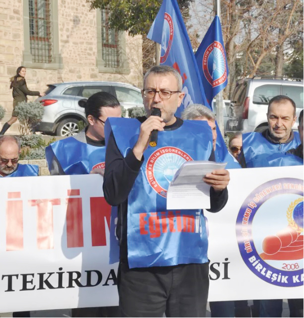 Memurlar Süleymanpaşa meydanına çıkıyor
