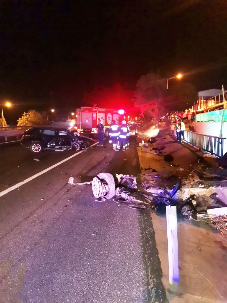 Otomobildeki 1 kişi öldü 2 kişi yaralandı