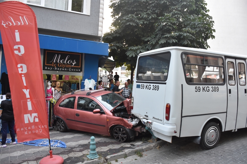 Freni boşalan araç kaza yaptı