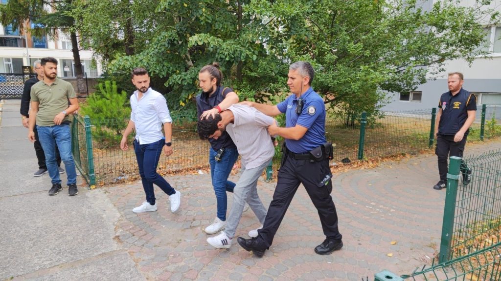 Kız arkadaşını boğarak öldürdü