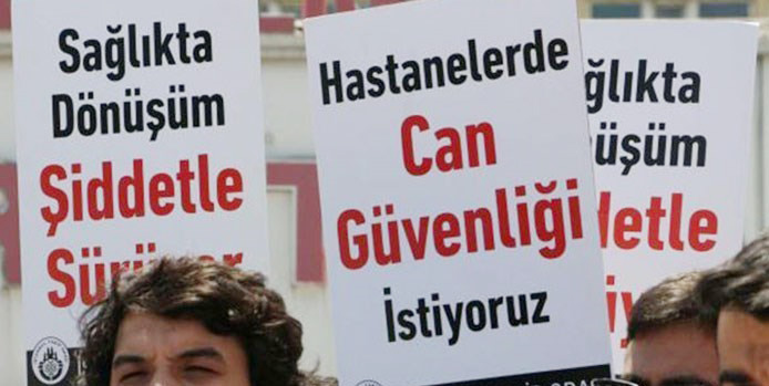 Sağlıkçılar iş bırakıyor