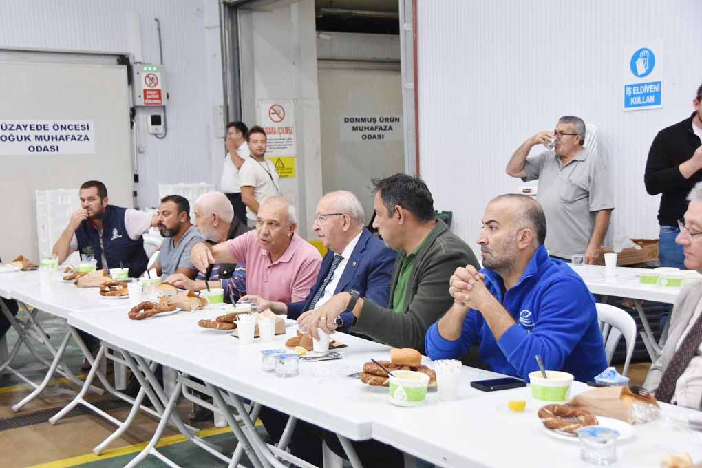 Saat; 05:00’de ayaktaydı