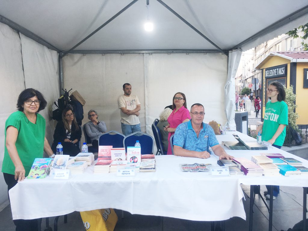 Çorlu kitap ve kırtasiye fuarı başladı