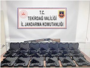 25 tabanca ele geçirildi