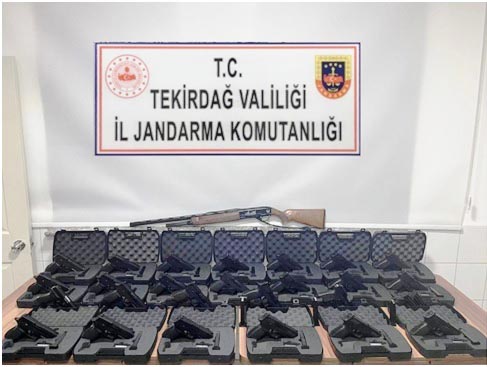 25 tabanca ele geçirildi