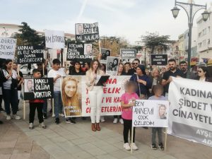KADINLAR VAHŞİ CİNAYETE KARŞI AYAKLANDI