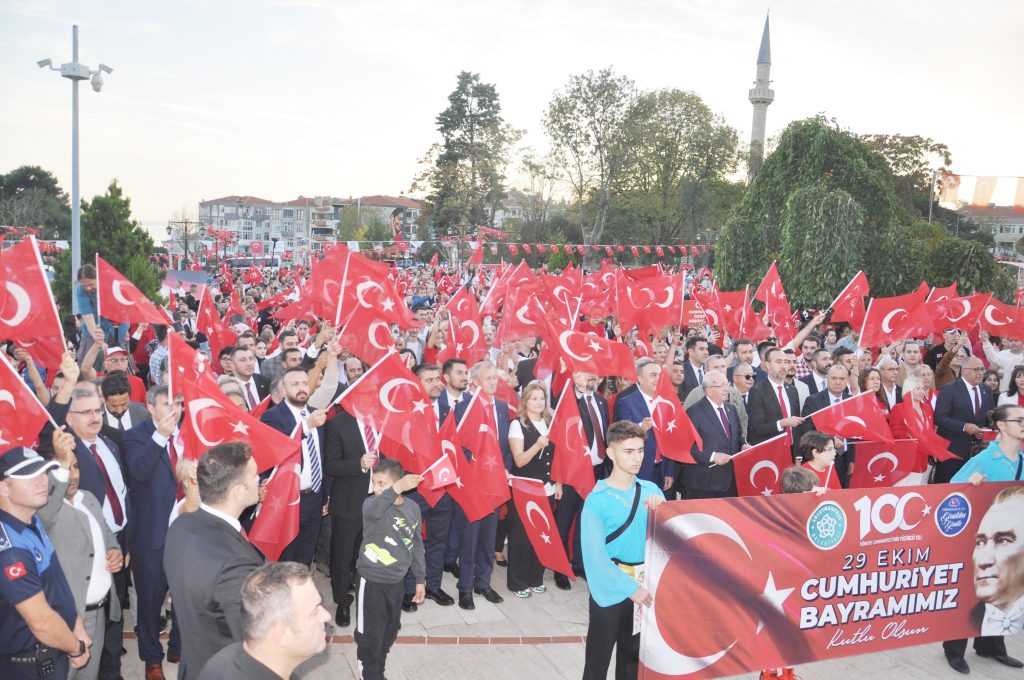 100. yıl kortejine yoğun ilgi