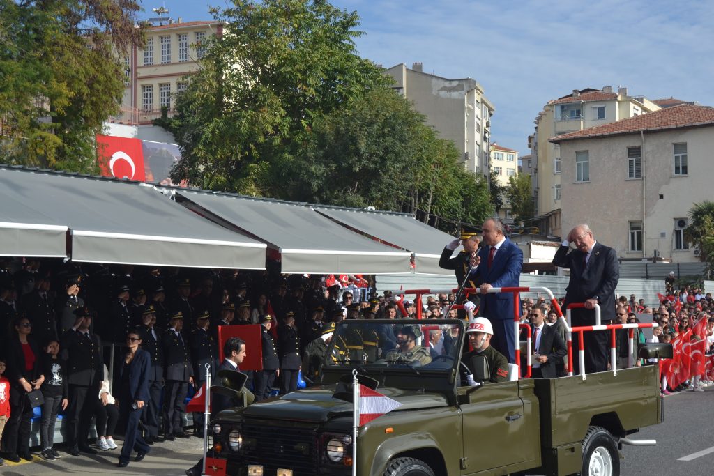 CUMHURİYET SEVGİSİ SOKAKLARA SIĞMADI
