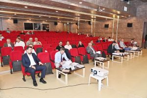 Belediyeden evi yanan aileye yardım
