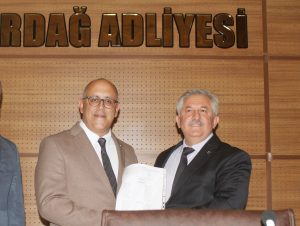 İl başkanı mazbatasını aldı
