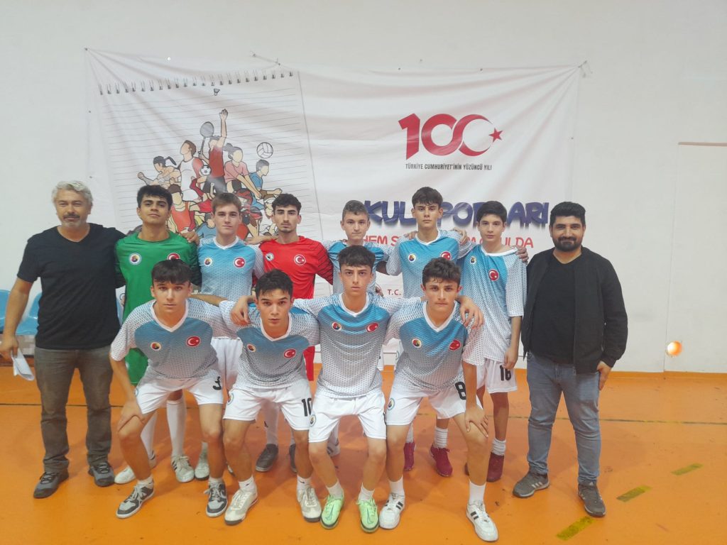 Futsal maçlarında heyecan dorukta