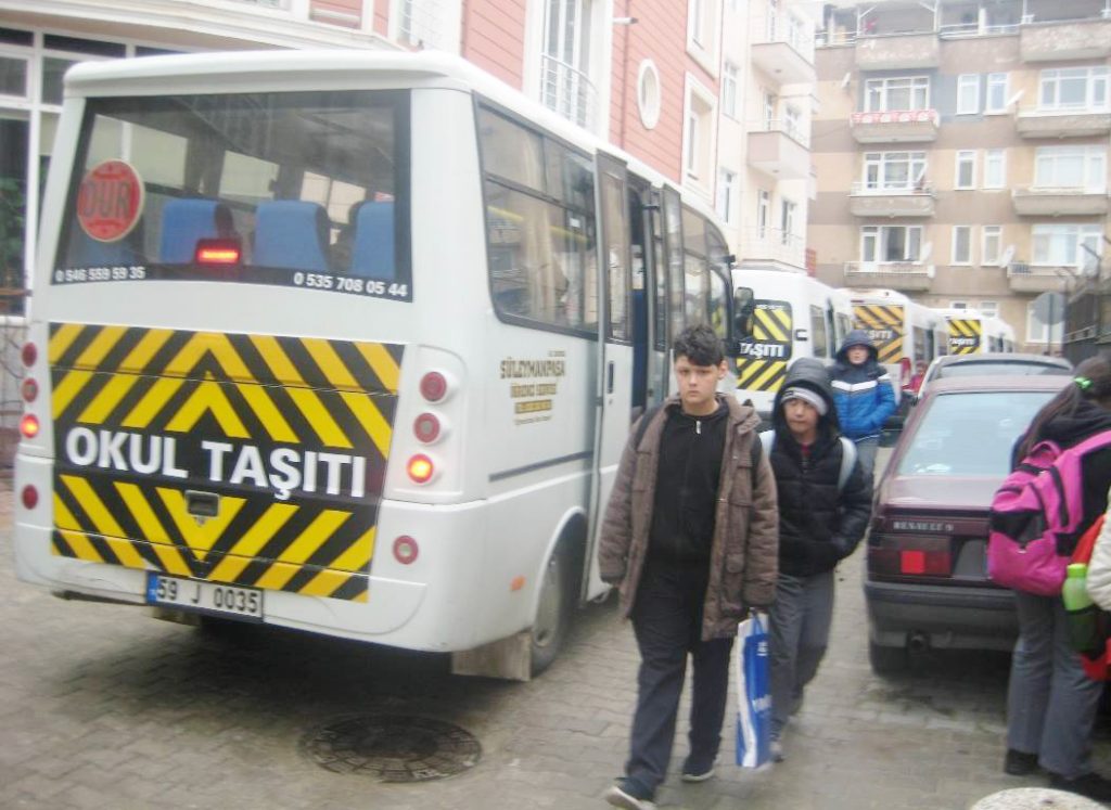 Belediyeden öğrencilere servis