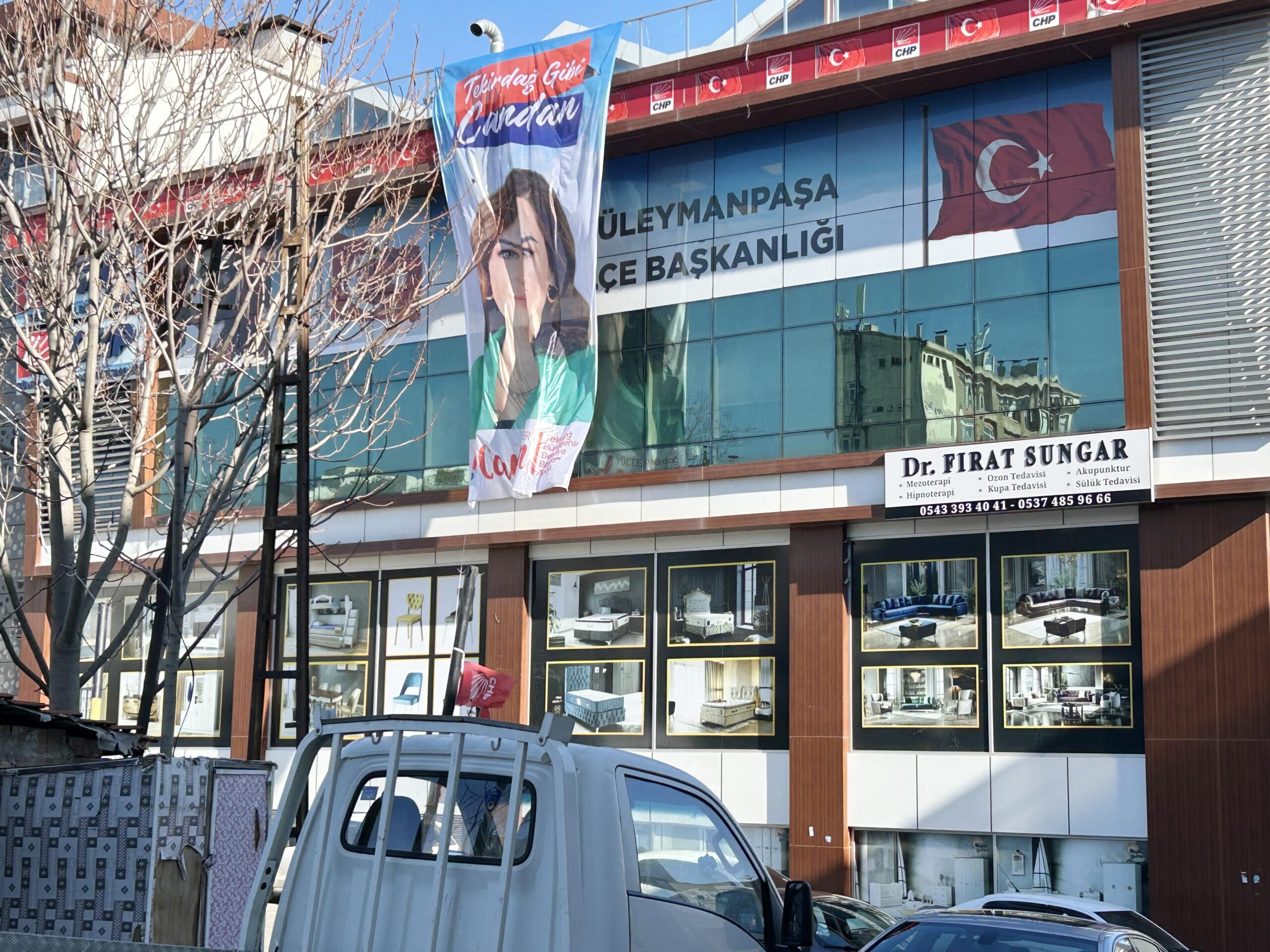 Candan Yüceer pankartları her yerde