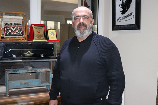 Kırmızı ışık ihlali yaptığını fark edip kendini ihbar etti