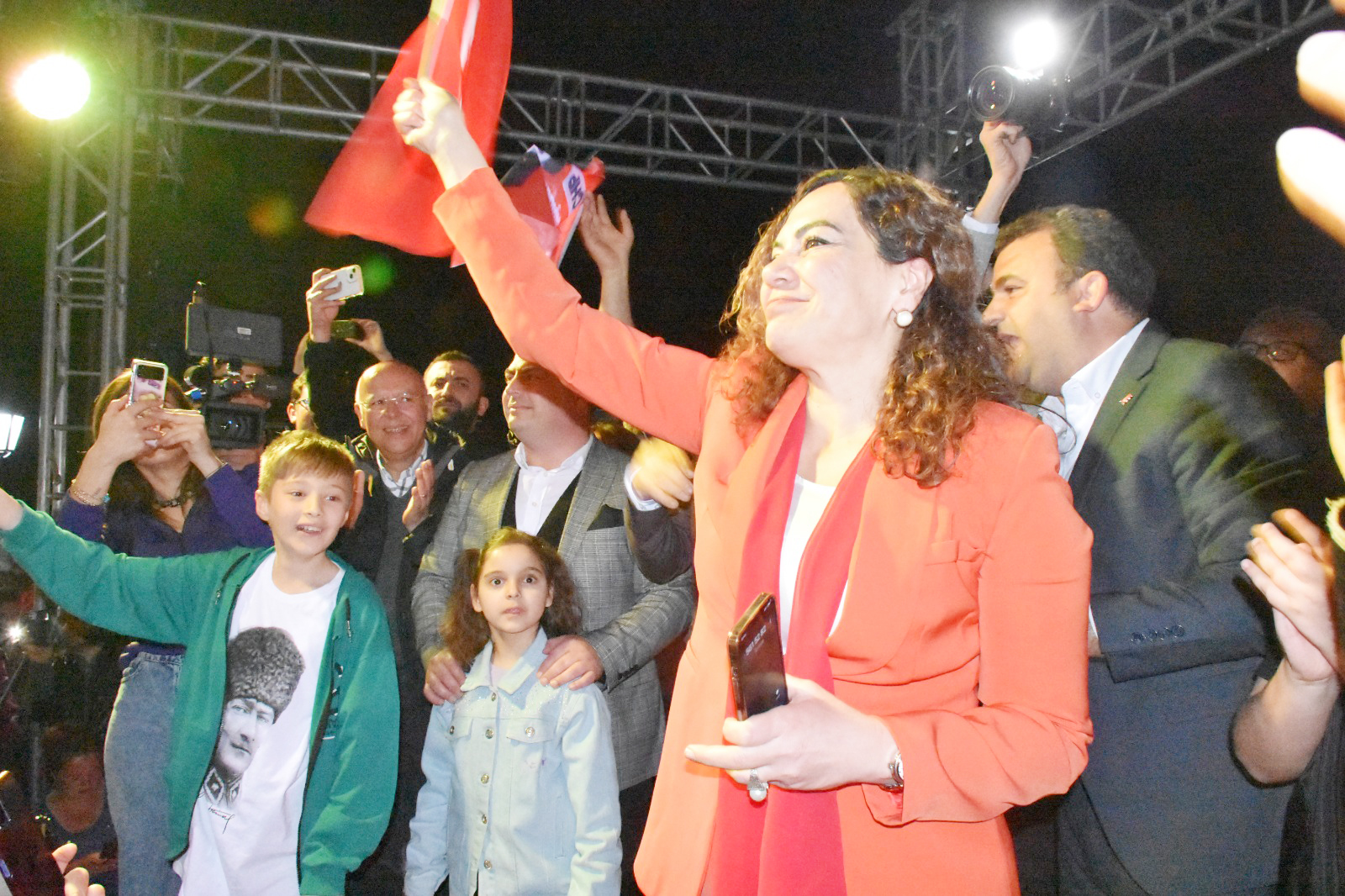 “GENÇLER GELECEK KAYGISI DUYMAYACAK”