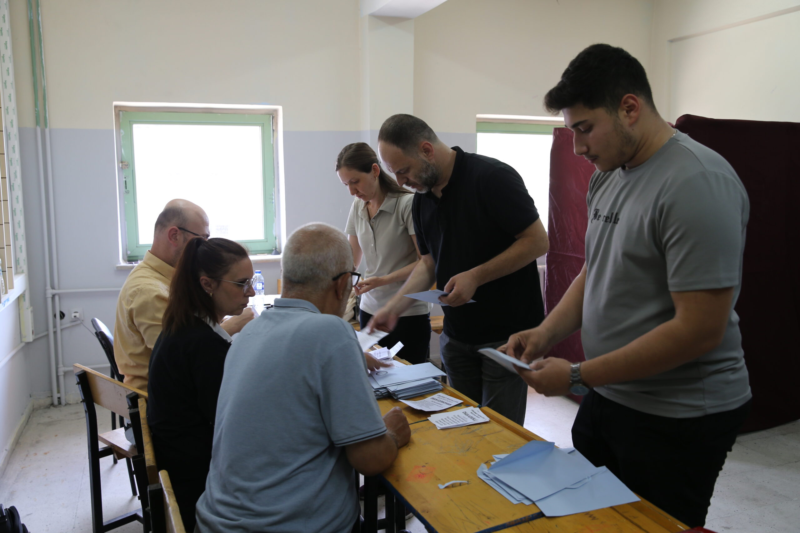 Temizlik görevlisinin hatası yüzünden seçim yenilendi