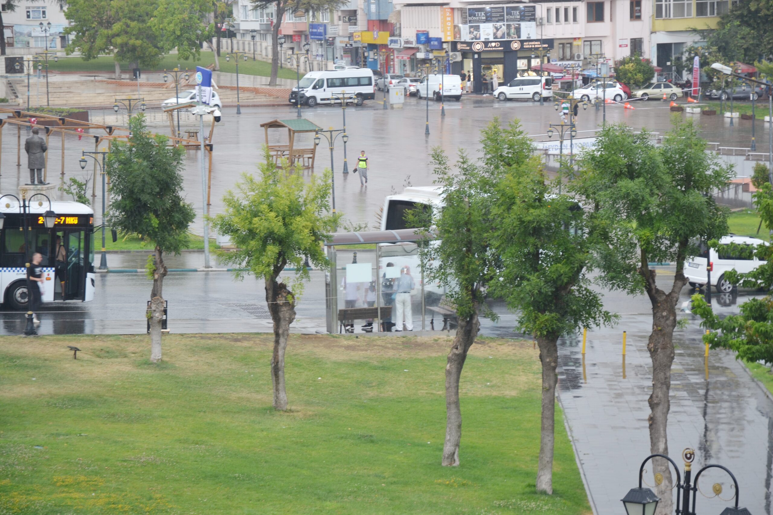 Yağmur etkili oldu
