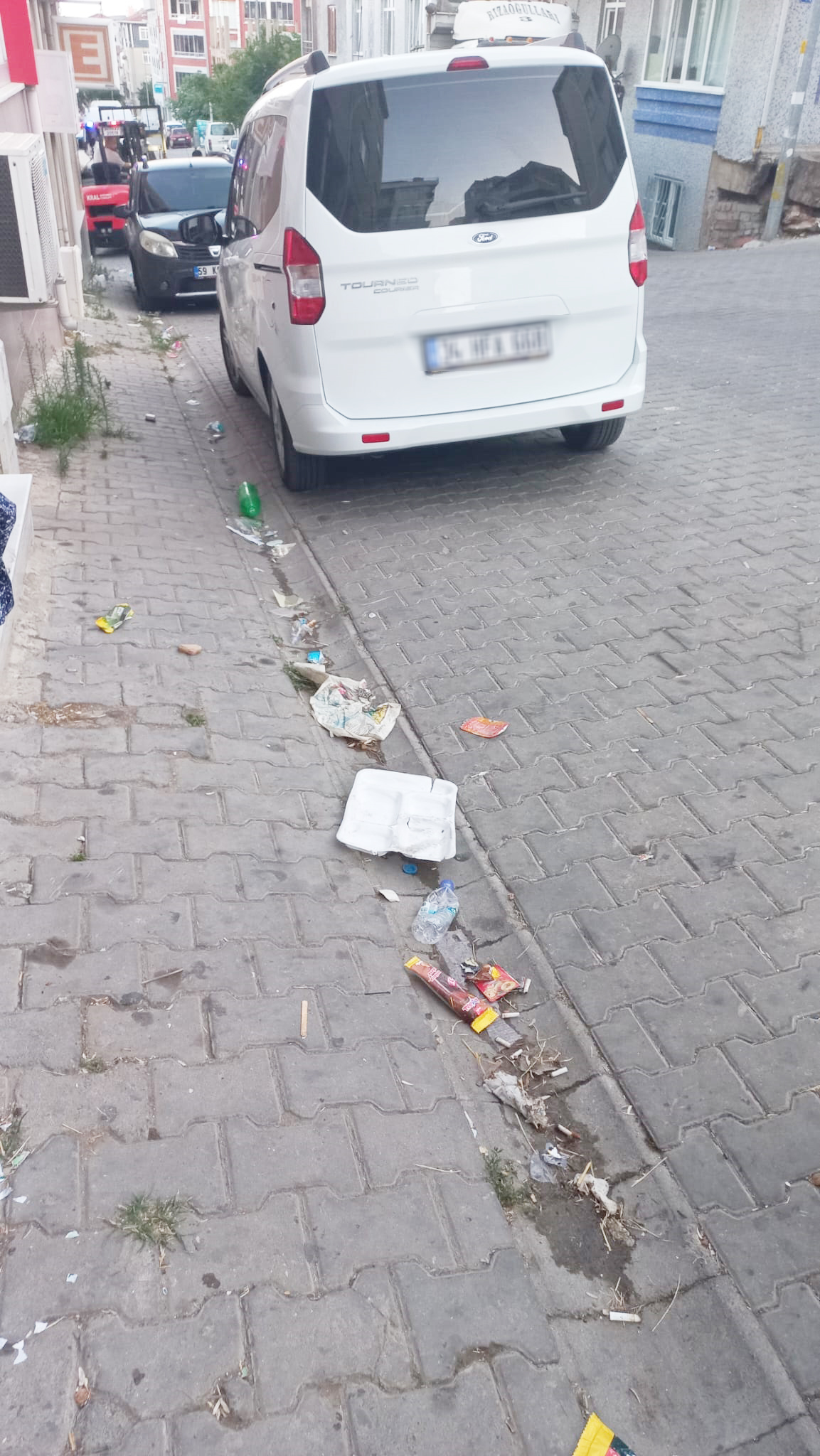 Sokaklar çöp içinde