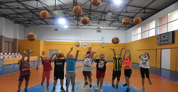 Çocukları spora kazandırmaya çalışıyoruz