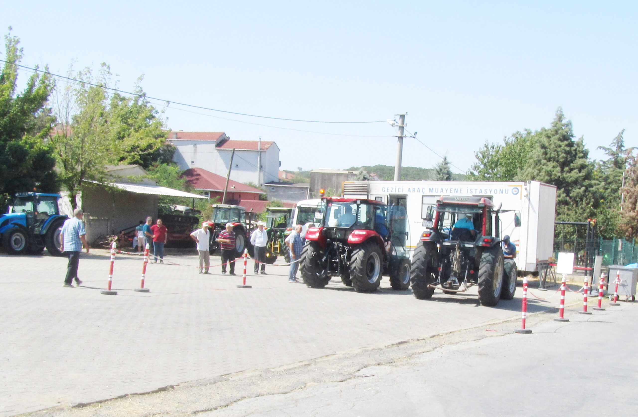 Karacakılavuz’da traktörler muayeneden geçti