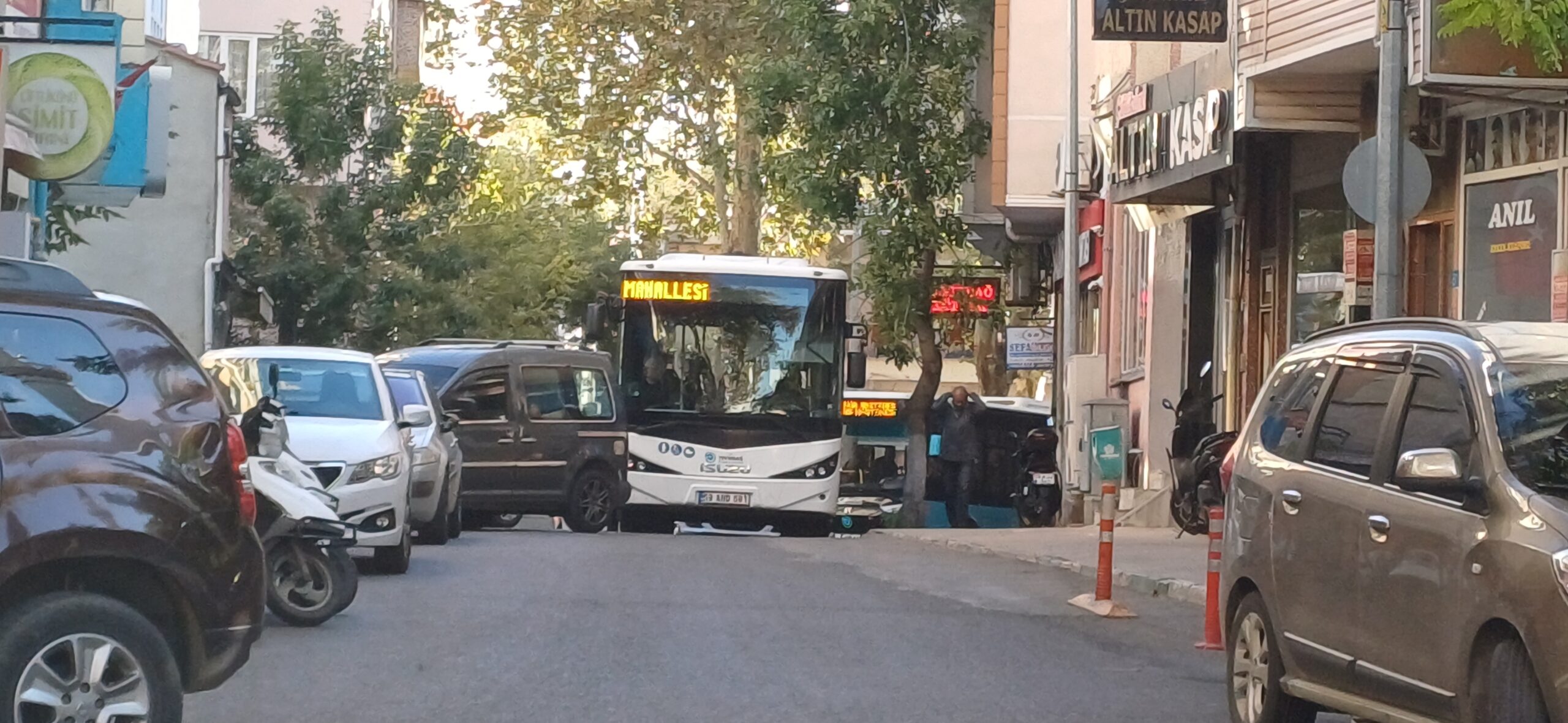 Hatalı park trafiği aksattı