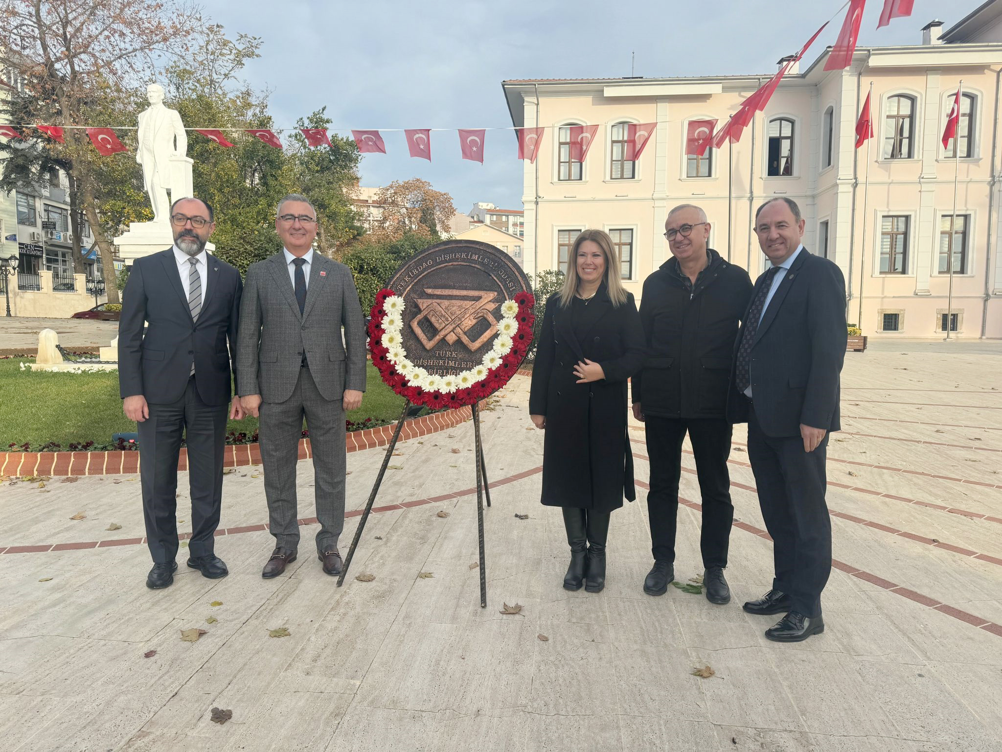 DİŞ HEKİMİ SAYISI HIZLA ARTIYOR